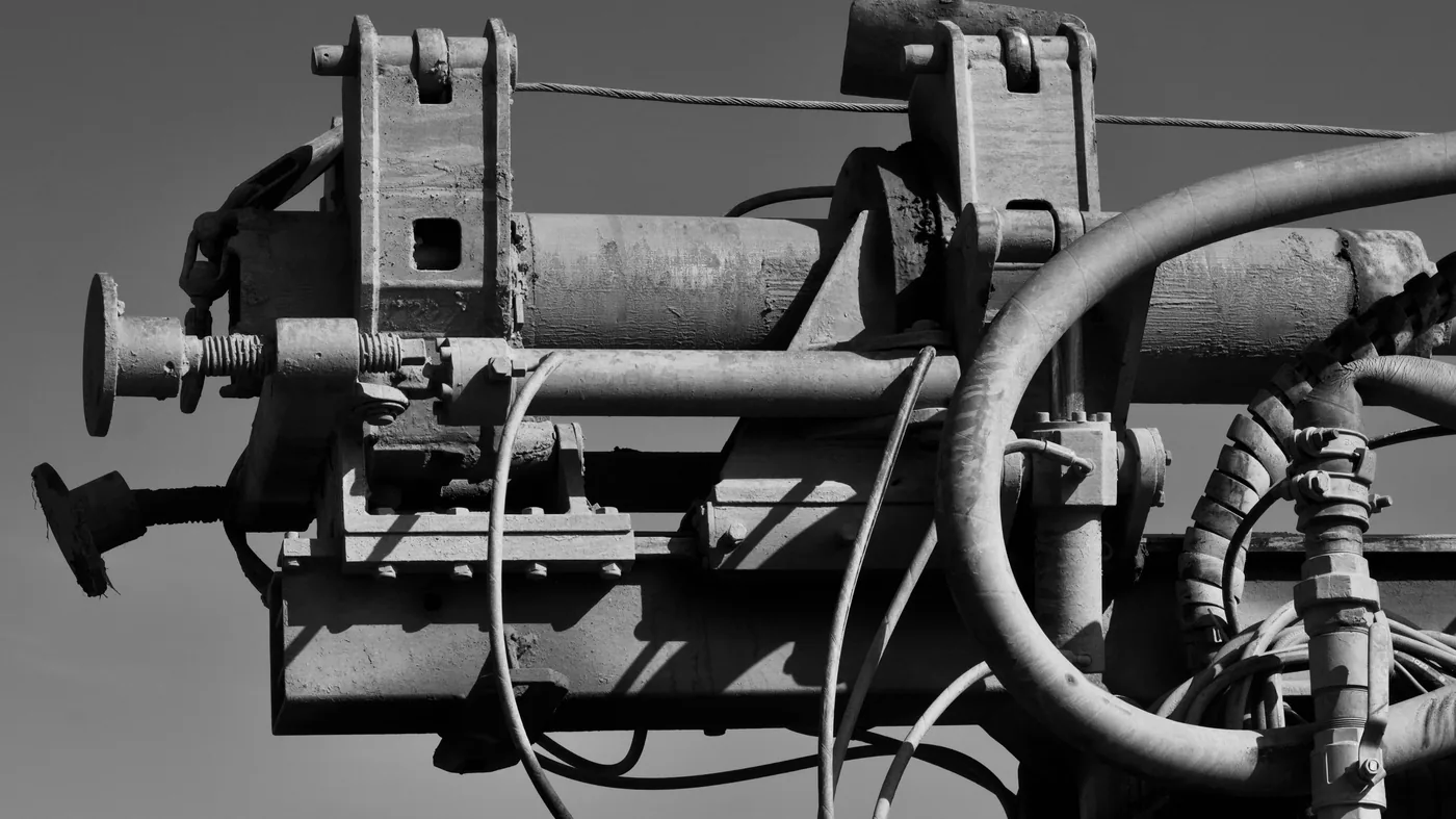 Detail hydraulického mechanizmu priemyselného stroja
