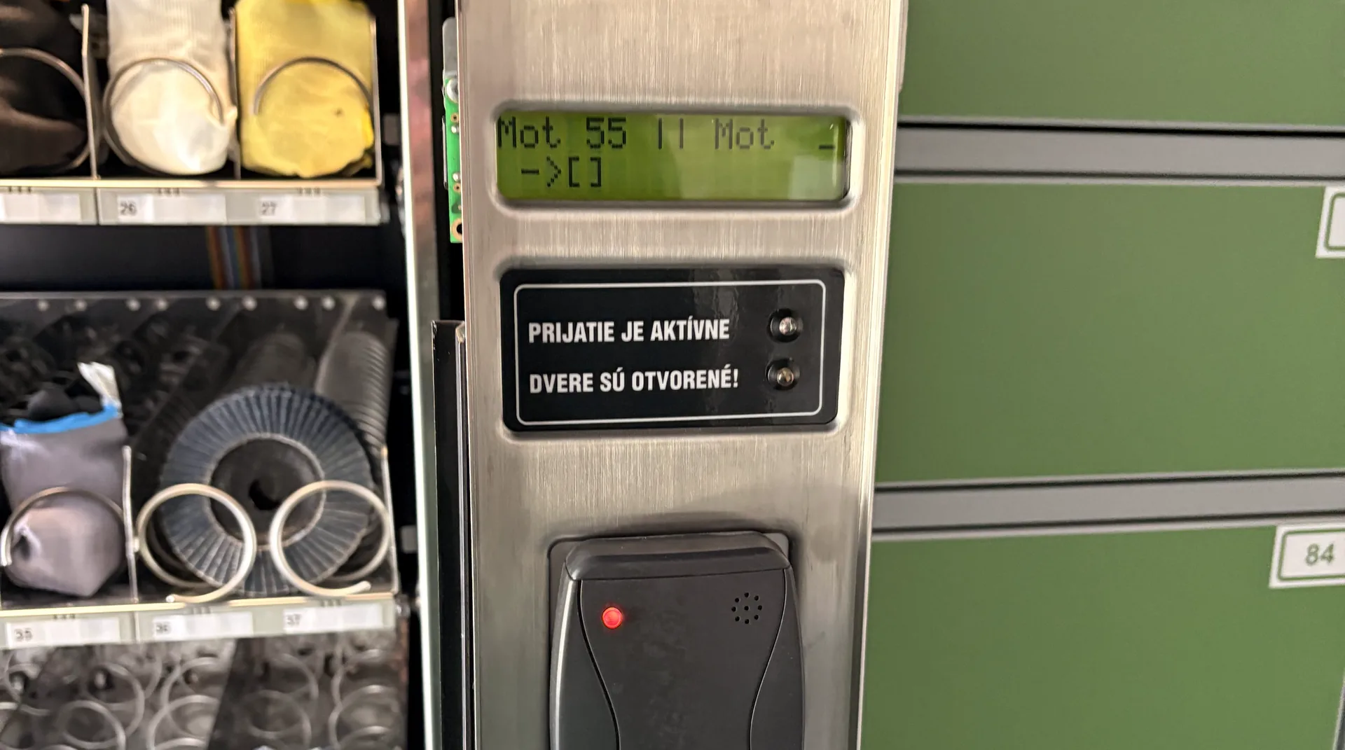 RFID čítačka a displej výdajného automatu Vendinvest